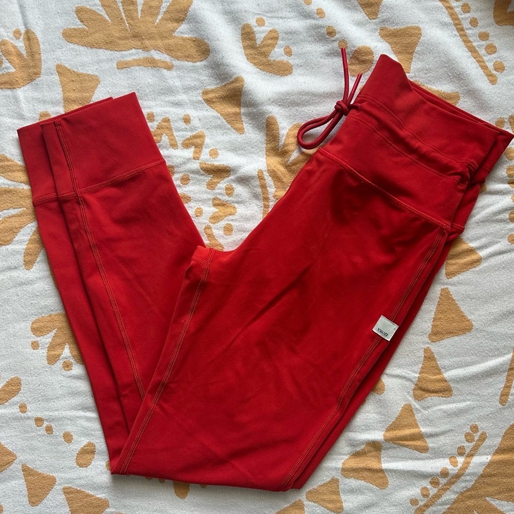 Vuori Daily Leggings- Scarlet